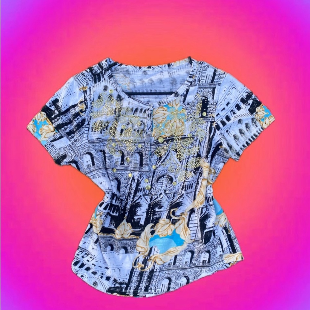 cute top brand unknown, gold button top size large could fit medium😍